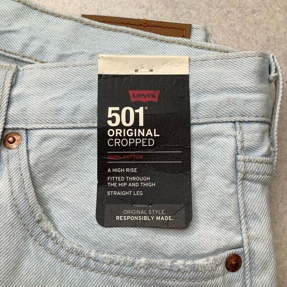 Levi’s Premium 501 Cropped 29 Right Turn Light Wash - Picture 5 of 9